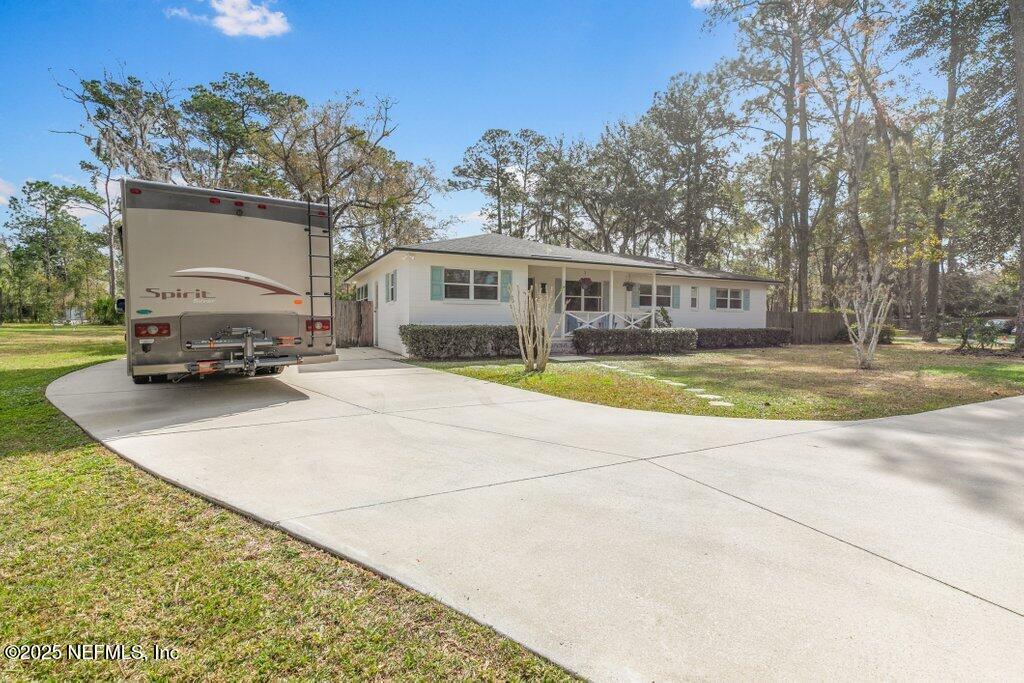 10919 Scott Mill Road Jacksonville, FL 32223 - Photo 8 of 65 Large driveway