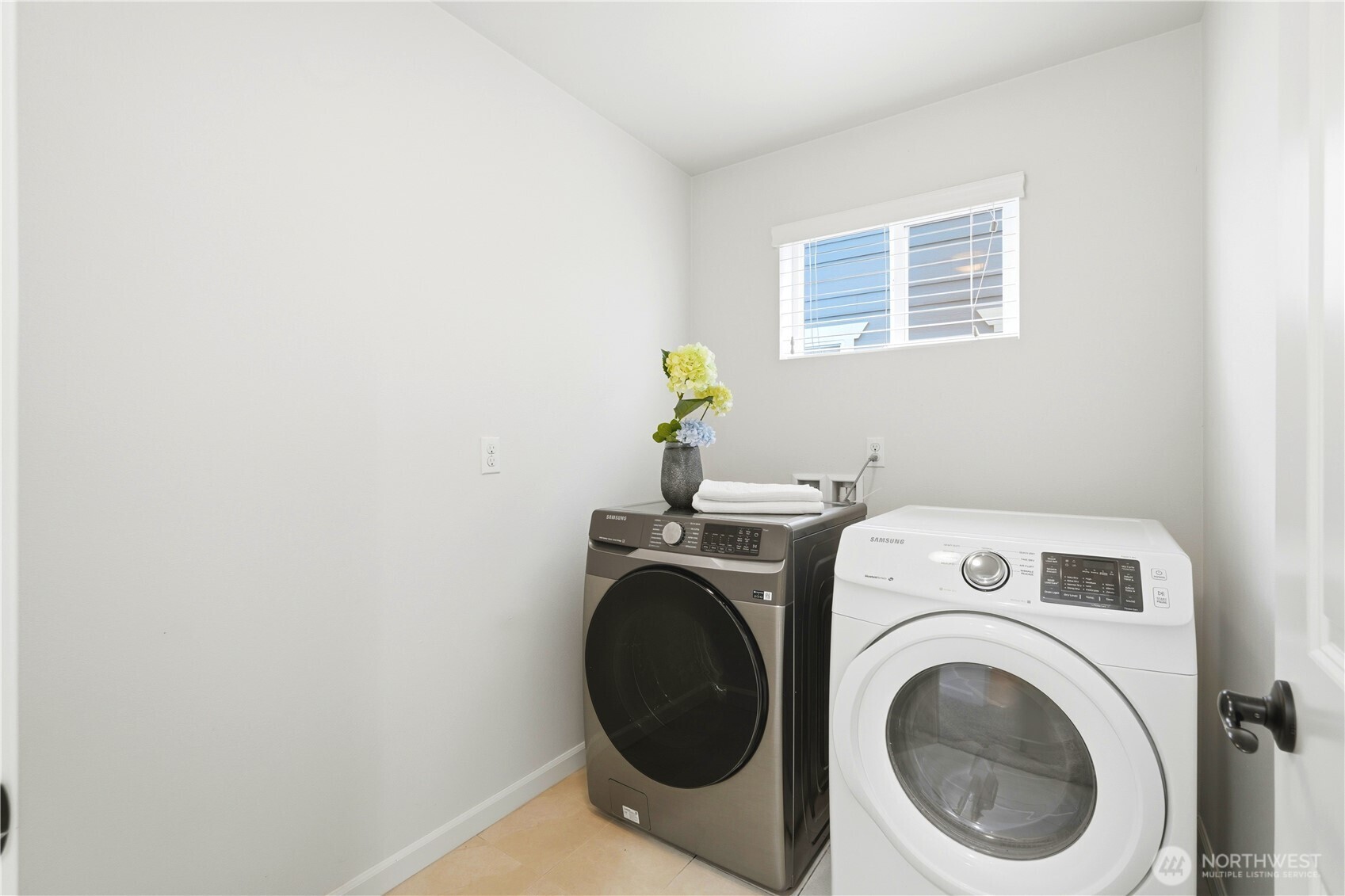 4413 185th Place Southeast Bothell, WA 98012 - Photo 28 of 40 a utility room with dryer and washer