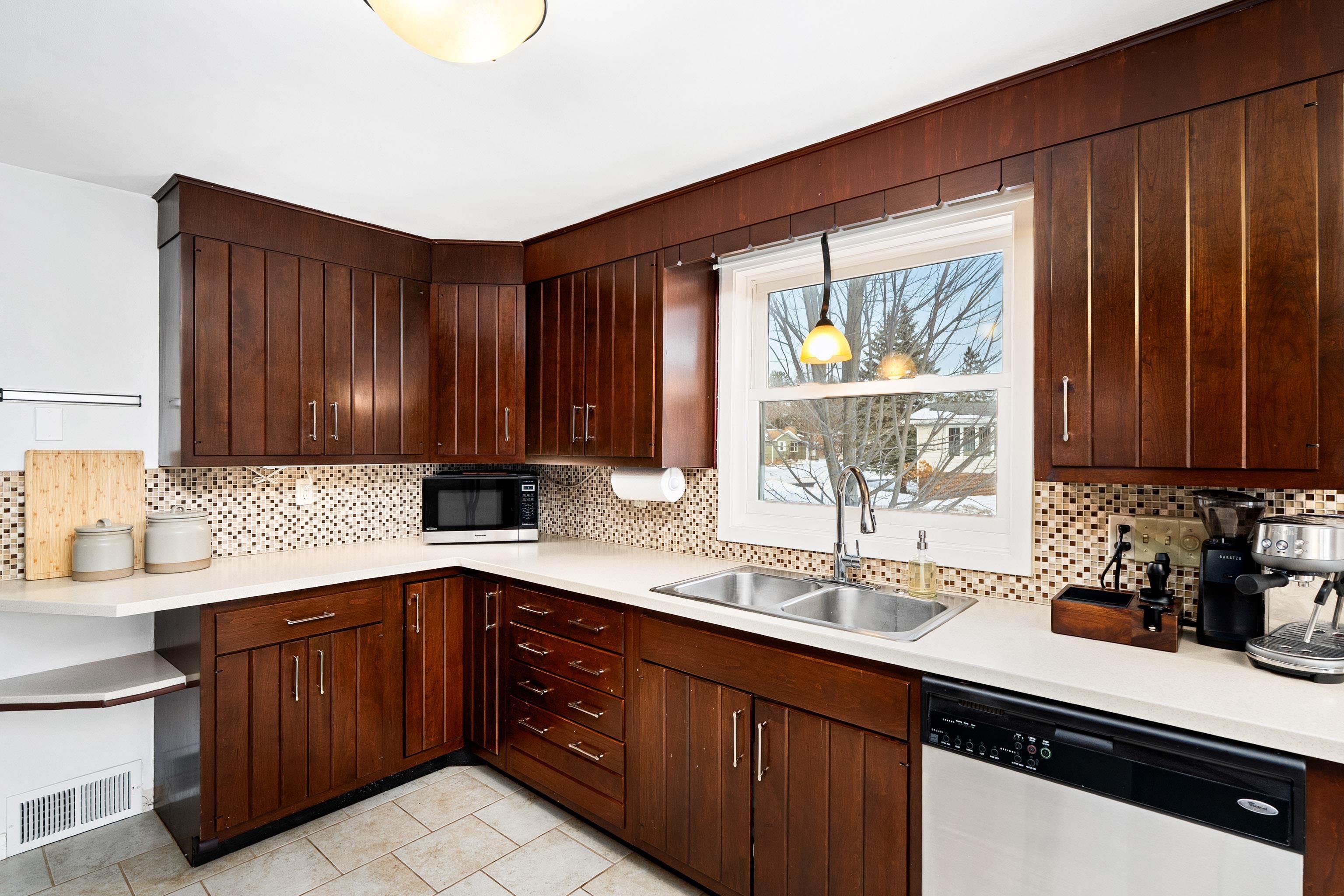 4432 Otsego Street Duluth, MN 55804 - Photo 10 of 41