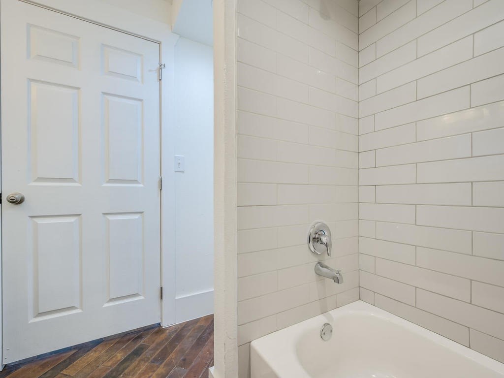 110 South Main Street, Unit 206 Elgin, TX 78621 - Photo 11 of 20 a bathroom with a bathtub