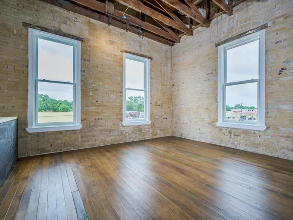 $1,550 | 110 South Main Street, Unit 206, Elgin, TX 78621