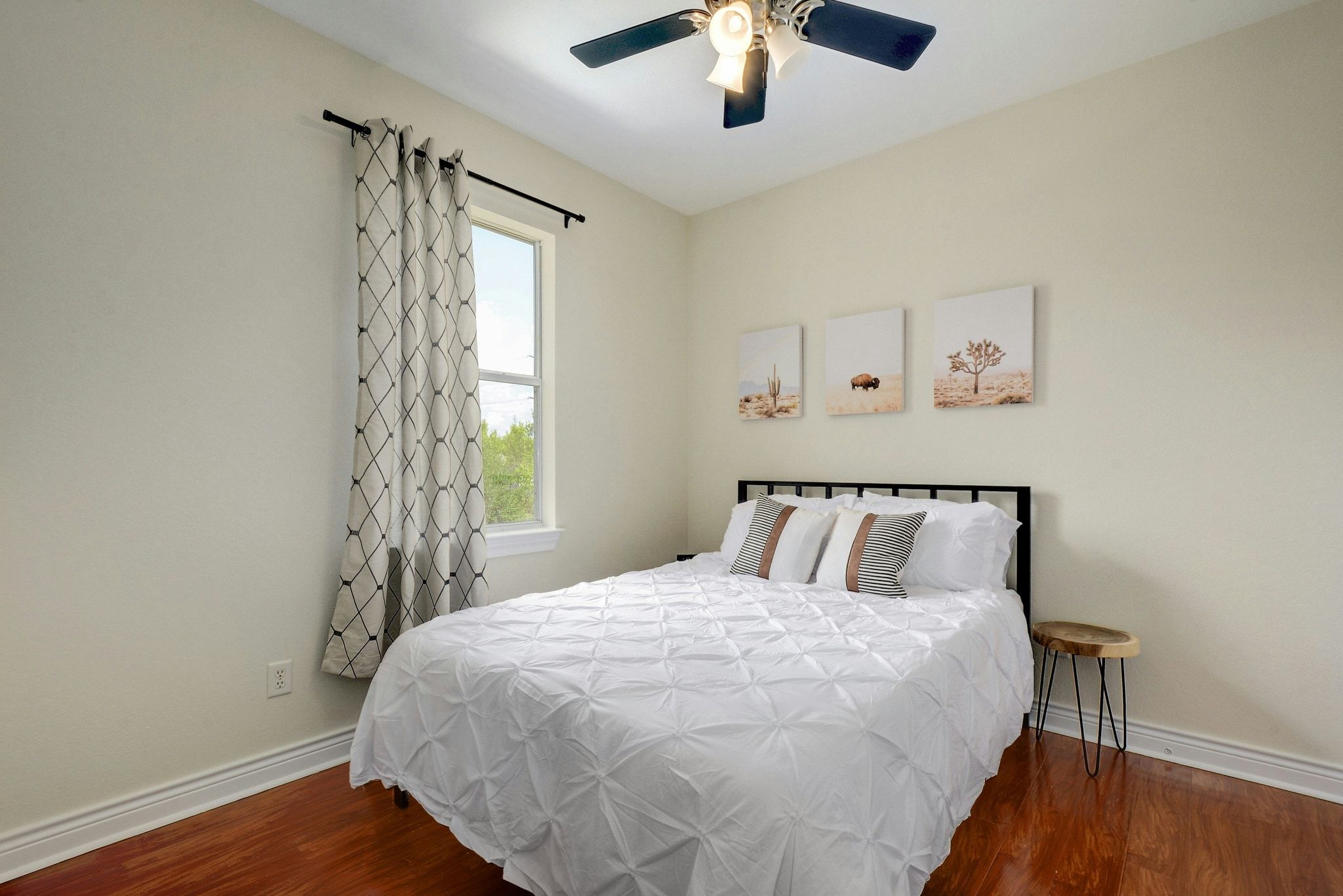 2206 East 14th Street, Unit 2 Austin, TX 78702 - Photo 25 of 32 Versatile room that works equally well as a bedroom, office, or play space.