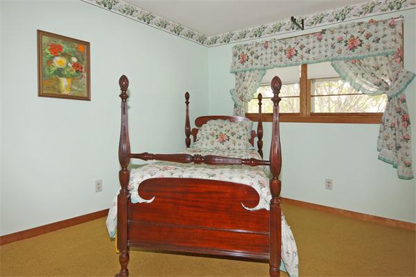 148 8 Lots Road Sutton, MA 01590 - Photo 14 of 27