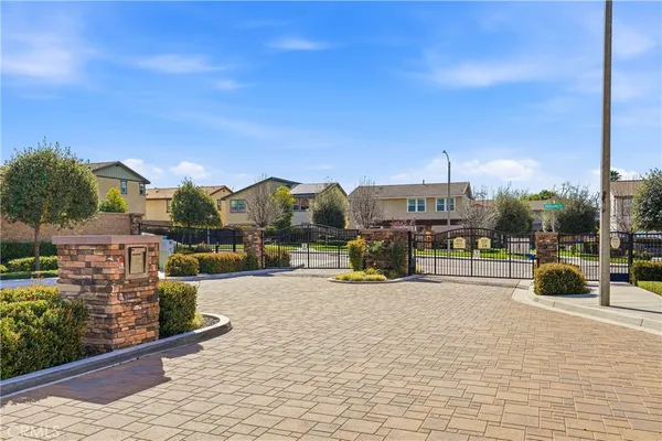 $3,500 | 1176 Woodbury Lane, Mentone, CA 92359