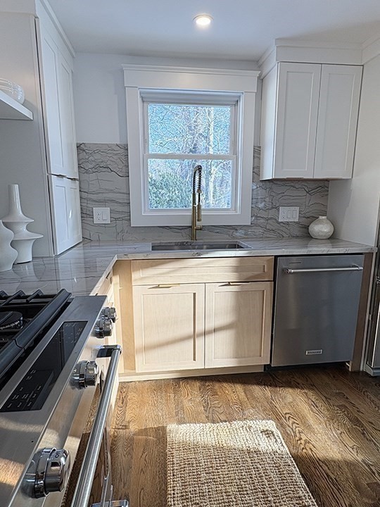 33 Rockwood Road Lynnfield, MA 01940 - Photo 3 of 19