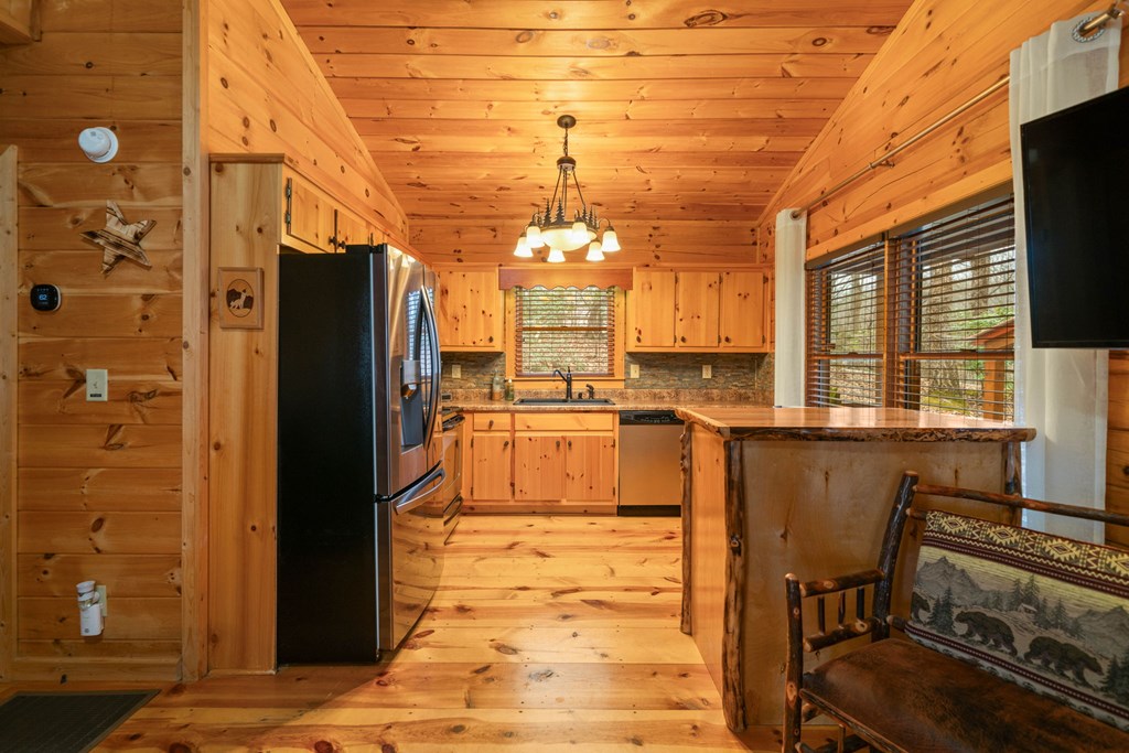 121 Broken Arrow Path Blue Ridge, GA 30513 - Photo 8 of 25 Gallery Image 8