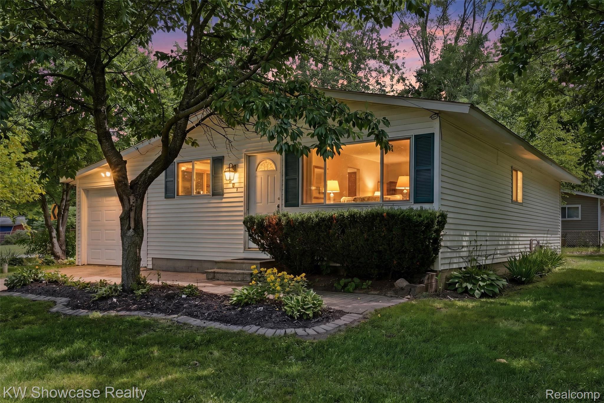 801 Farnsworth Road White Lake, MI 48386 - Photo 1 of 30 01-result (32).jpg
