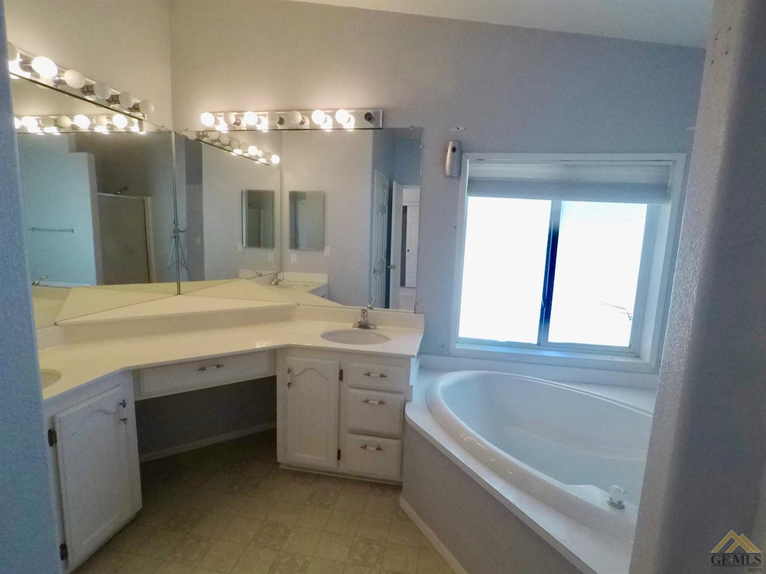 27249 Snow Road Bakersfield, CA 93314 - Photo 9 of 24