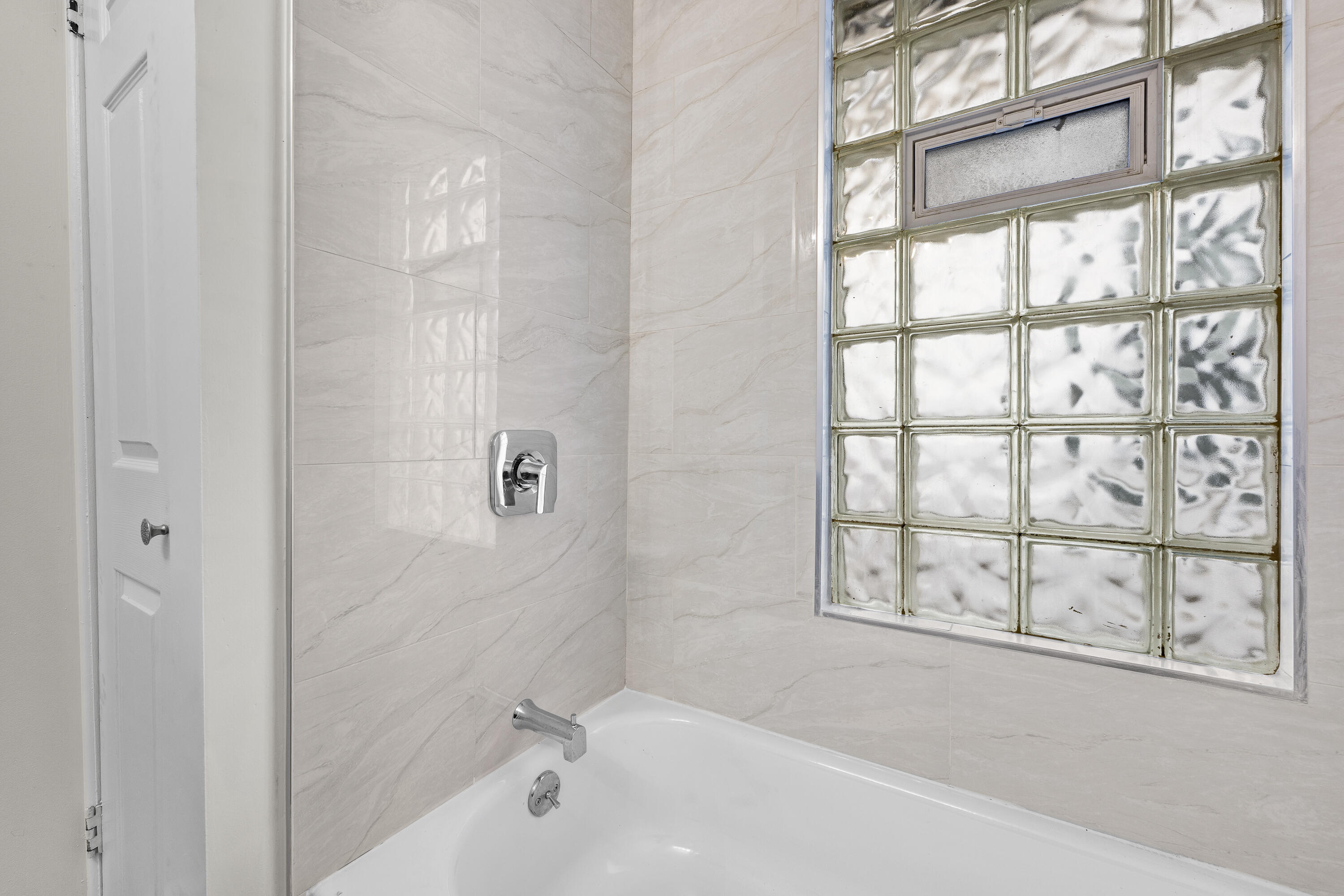 419 West 12 Mile Road Royal Oak, MI 48073 - Photo 20 of 27 _DSC9788