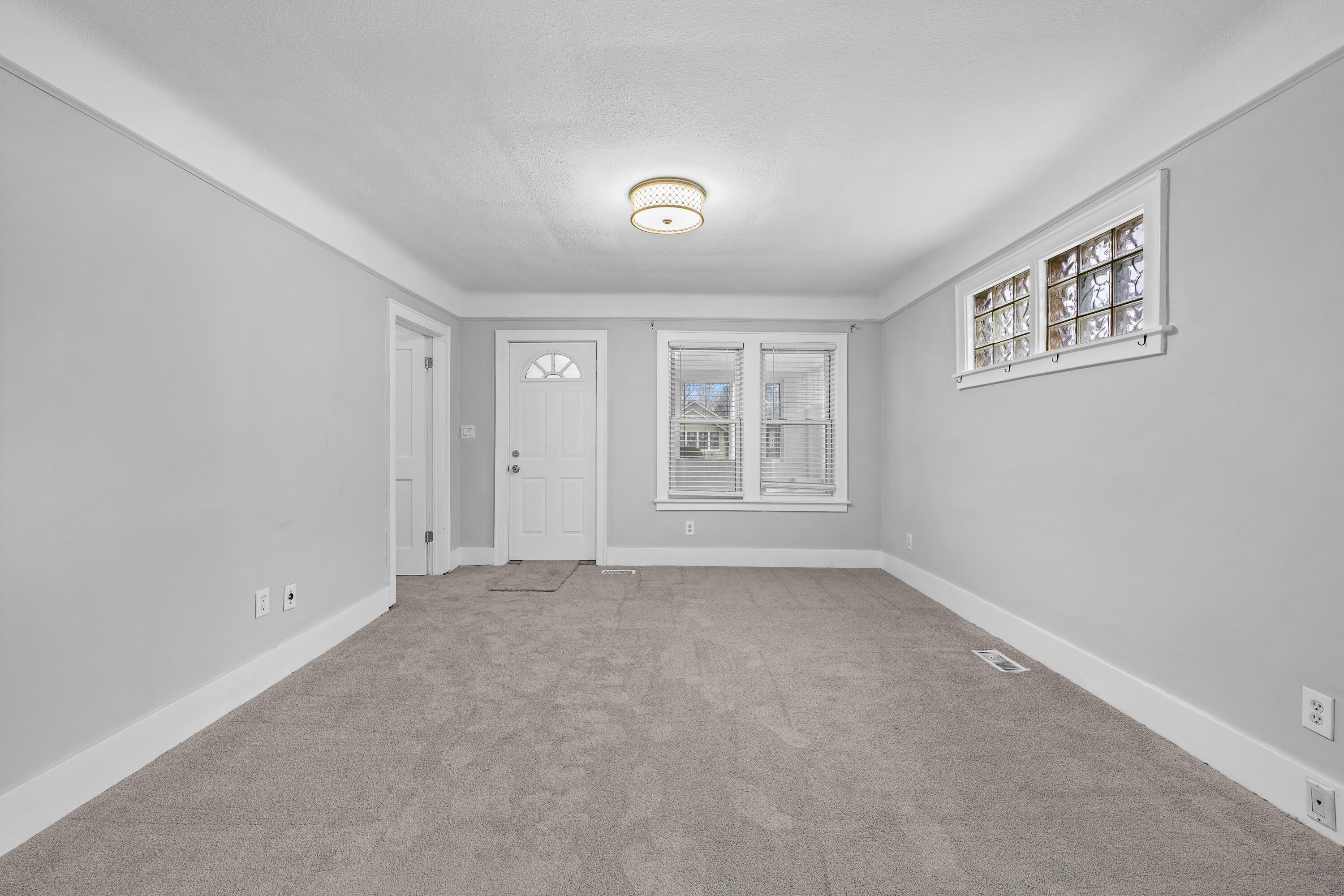 419 West 12 Mile Road Royal Oak, MI 48073 - Photo 10 of 27 _DSC9738