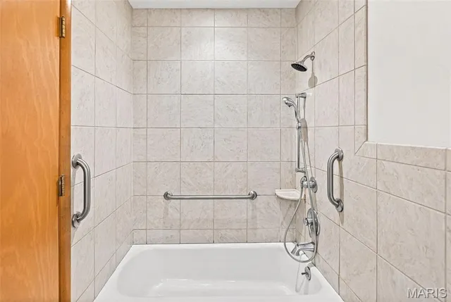 $285,000 | 118 Whispering Oaks Drive, Bethalto, IL 62010