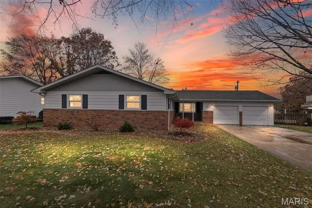 $285,000 | 118 Whispering Oaks Drive, Bethalto, IL 62010