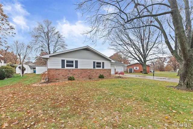 $285,000 | 118 Whispering Oaks Drive, Bethalto, IL 62010