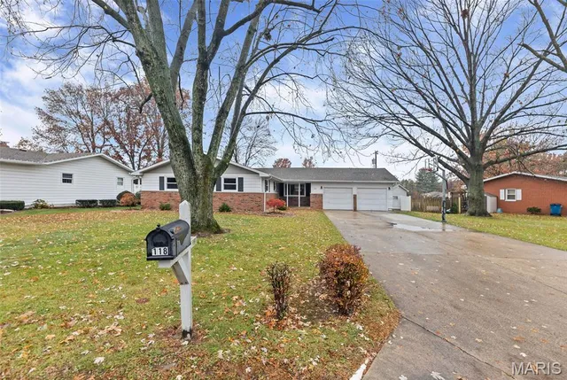 $285,000 | 118 Whispering Oaks Drive, Bethalto, IL 62010