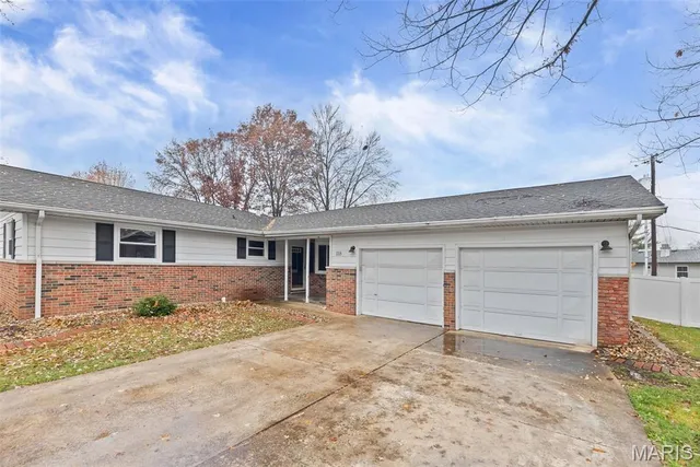 $285,000 | 118 Whispering Oaks Drive, Bethalto, IL 62010
