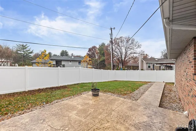 $285,000 | 118 Whispering Oaks Drive, Bethalto, IL 62010