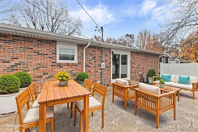 $285,000 | 118 Whispering Oaks Drive, Bethalto, IL 62010