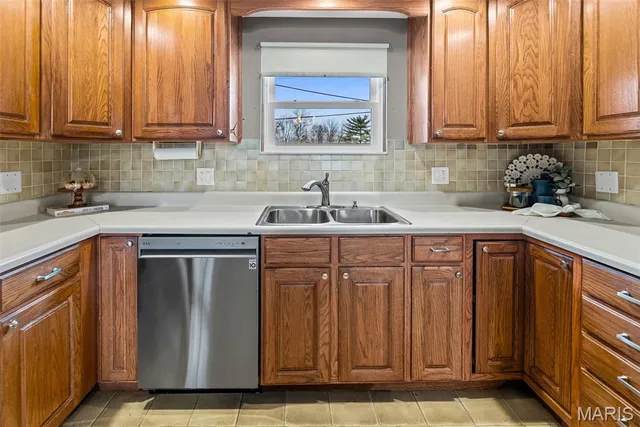 $285,000 | 118 Whispering Oaks Drive, Bethalto, IL 62010