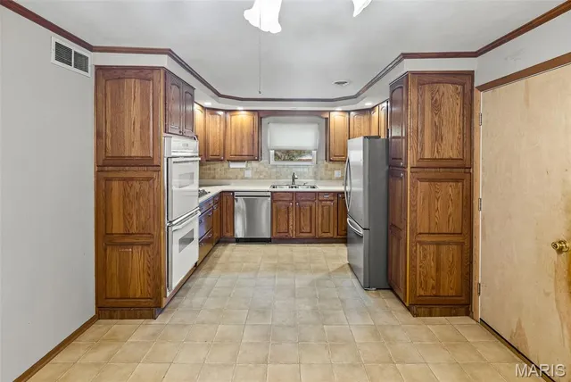 $285,000 | 118 Whispering Oaks Drive, Bethalto, IL 62010