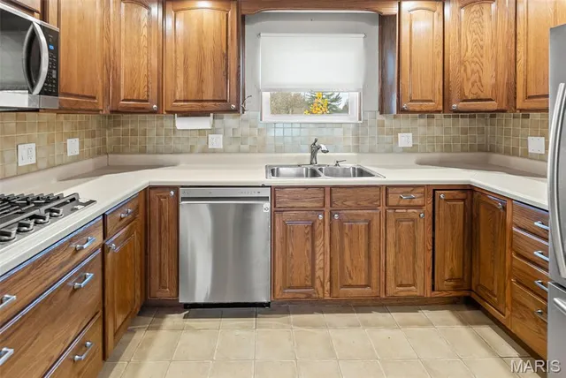 $285,000 | 118 Whispering Oaks Drive, Bethalto, IL 62010