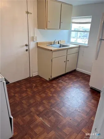 $800 | 97 Green Street, Unit 5, New London, CT 06320