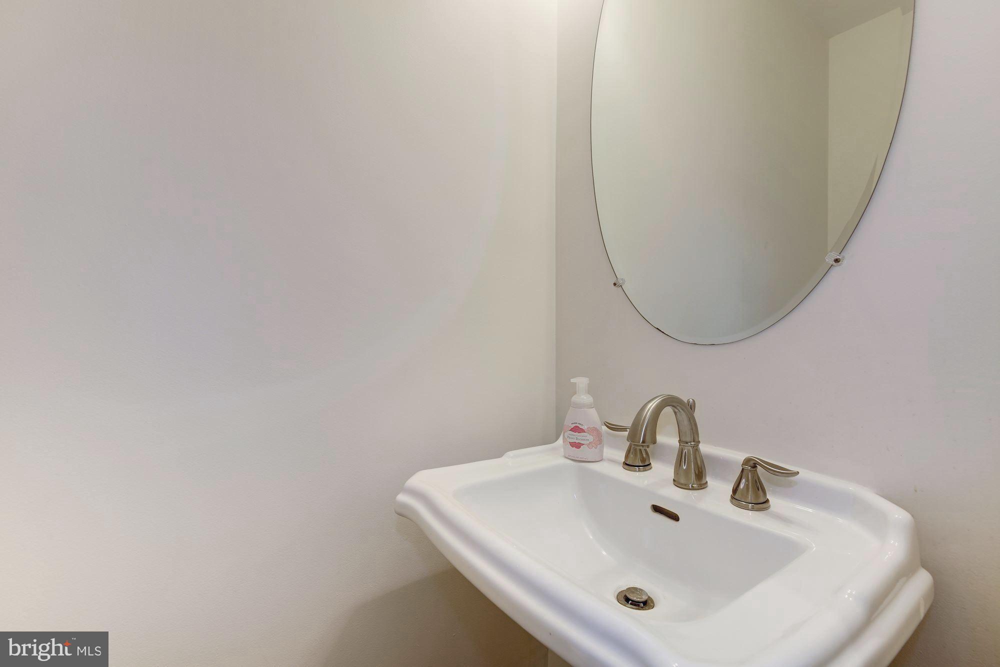 4480 Reservoir Road Northwest Washington, DC 20007 - Photo 10 of 42 Powder Room