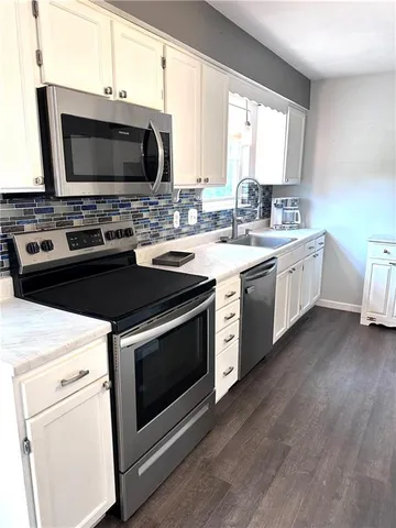 $355,000 | 491 Peregrine Drive, North Huntingdon, PA 15642