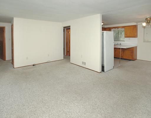 228 Spring Valley Road Jeannette, PA 15644 - Photo 11 of 17 Living Room.