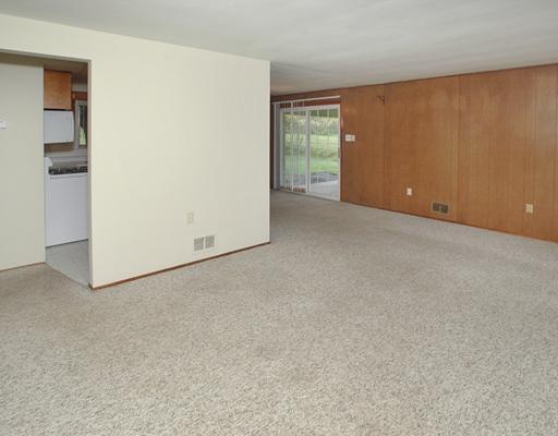 228 Spring Valley Road Jeannette, PA 15644 - Photo 12 of 17 Living Room.