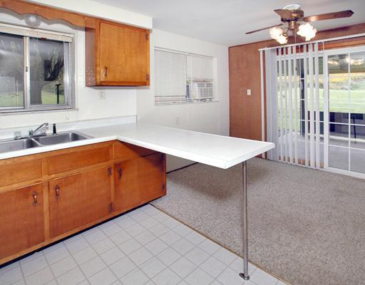 228 Spring Valley Road Jeannette, PA 15644 - Photo 8 of 17 Kitchen.
