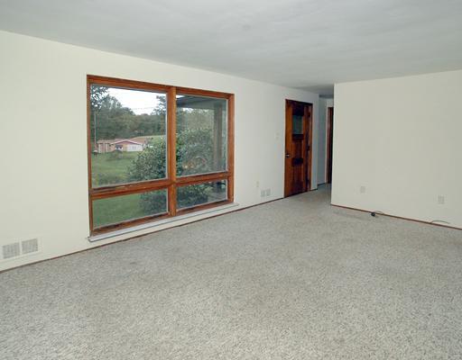 228 Spring Valley Road Jeannette, PA 15644 - Photo 10 of 17 Living Room.