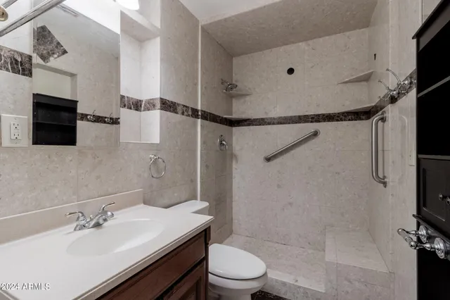 $2,400 | 40 East Balboa Drive, Tempe, AZ 85282