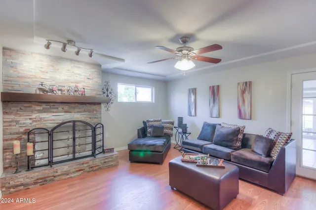 $2,400 | 40 East Balboa Drive, Tempe, AZ 85282