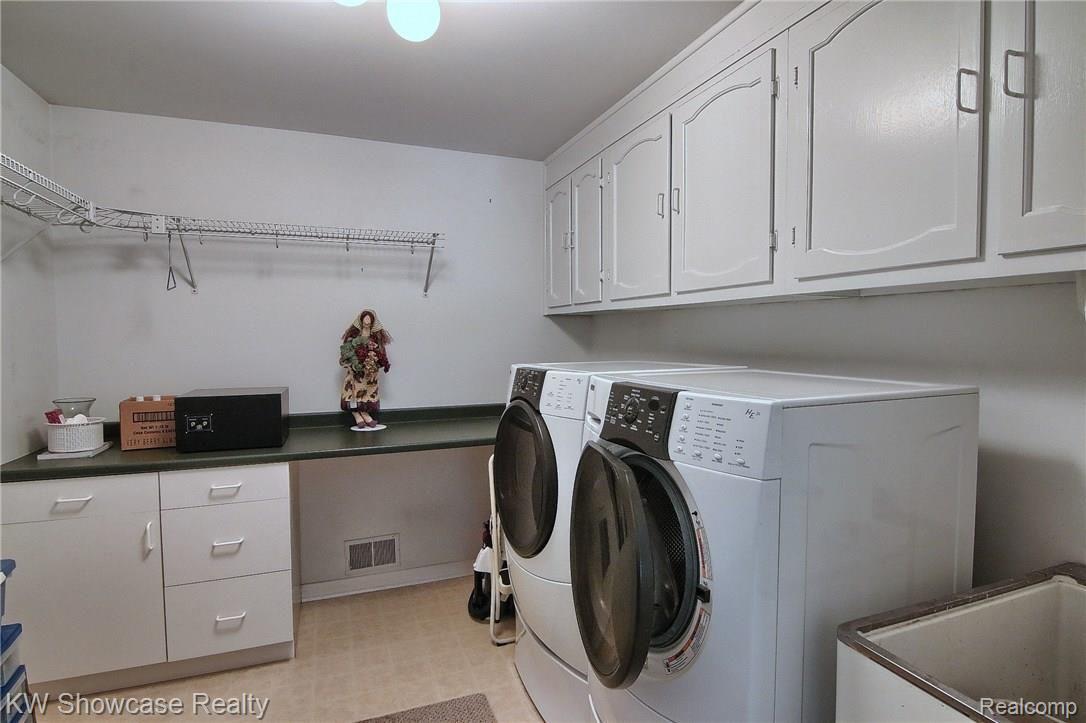 4123 Stoneleigh Road Bloomfield Hills, MI 48302 - Photo 14 of 36 Laundry_Room.jpg