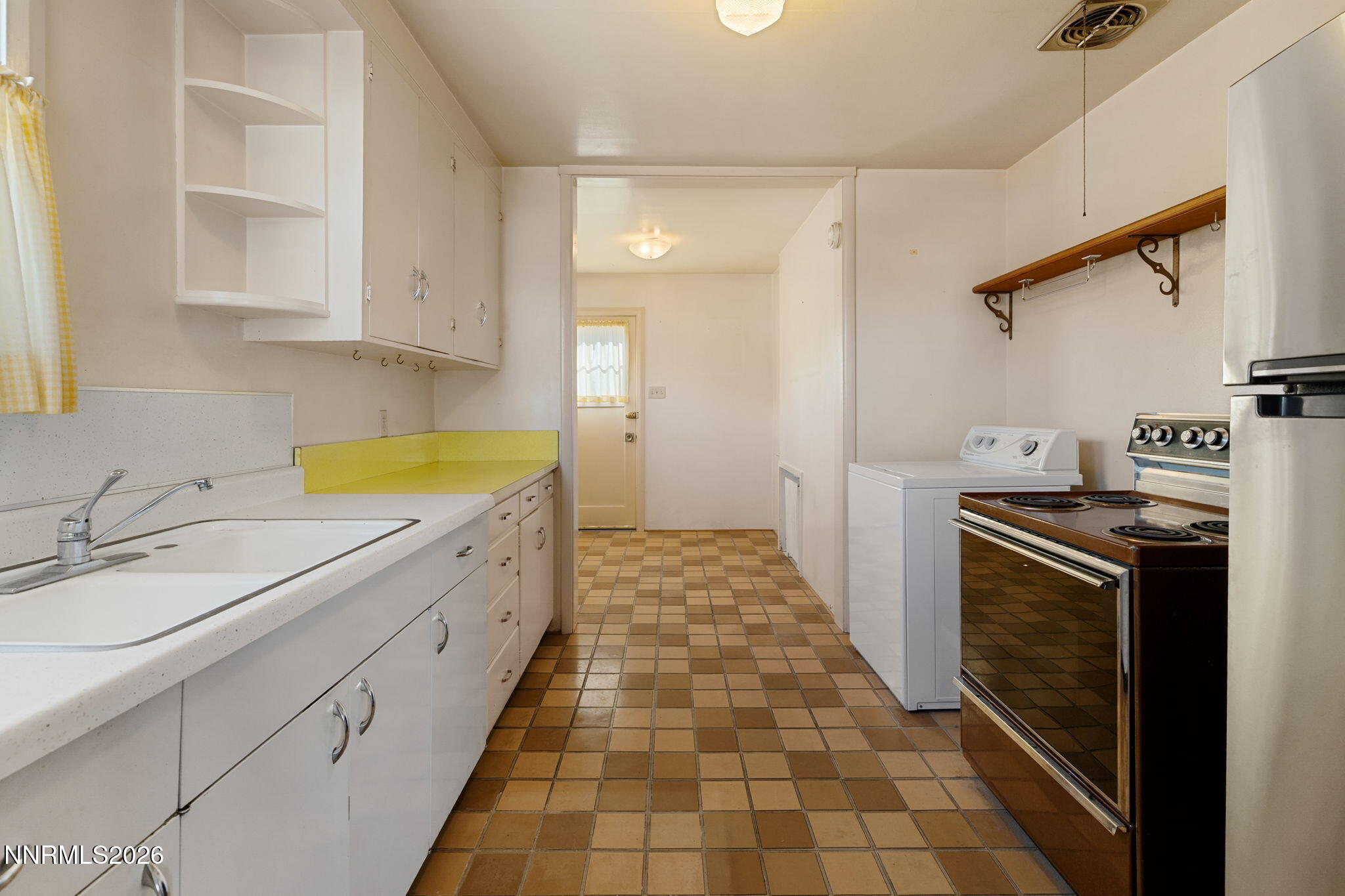 755 Balzar Circle Reno, NV 89502 - Photo 5 of 23 3-web-or-mls-755 Balzar-5