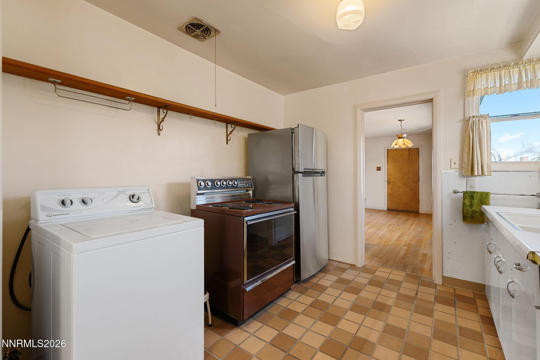 755 Balzar Circle Reno, NV 89502 - Photo 7 of 23 6-web-or-mls-755 Balzar-7