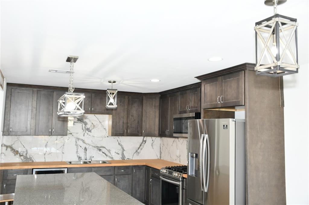 2416 Elizabeth Court Violet, LA 70092 - Photo 8 of 17