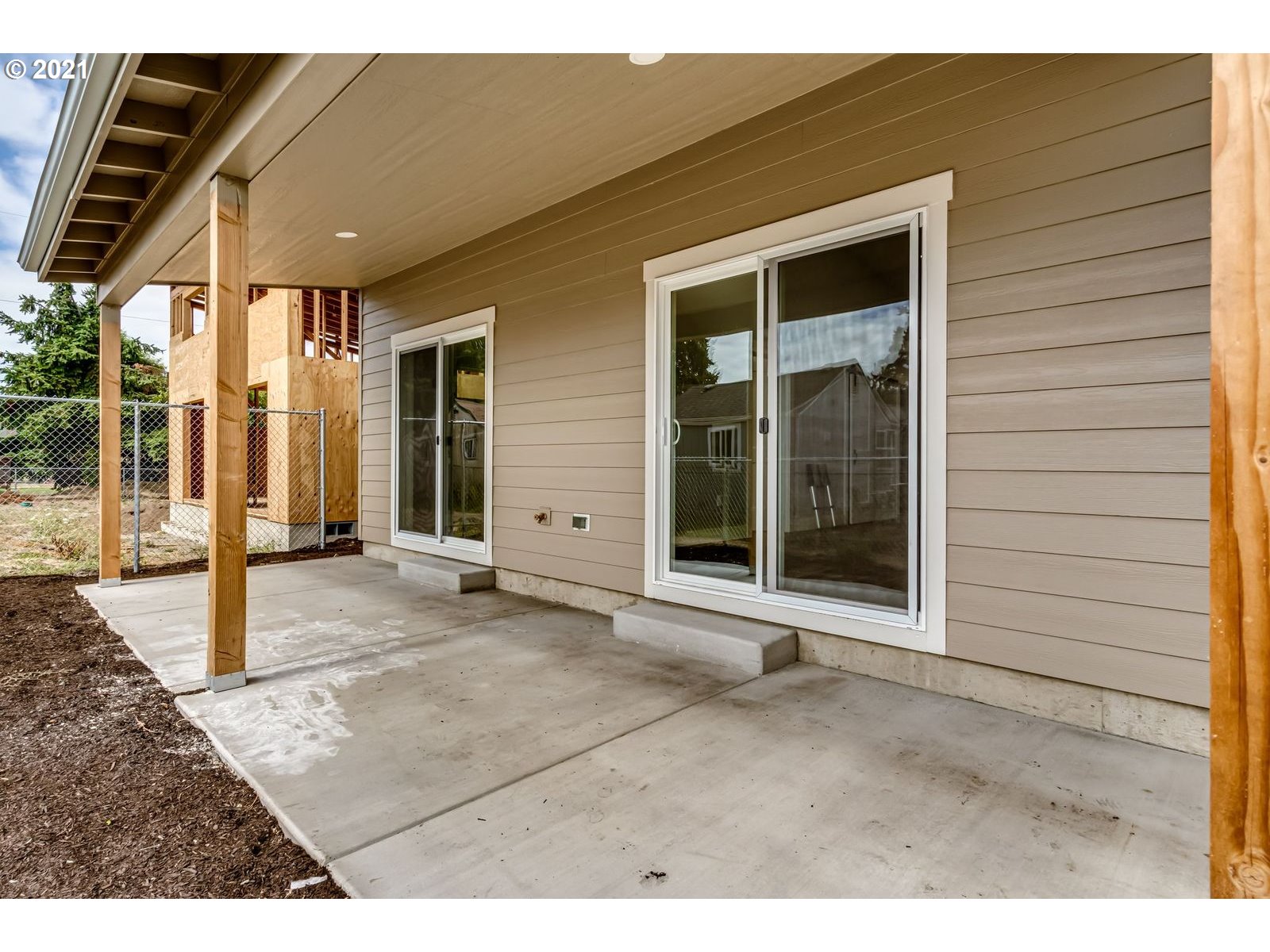 324 19th Springfield, OR 97477 - Photo 18 of 18 a view of a house with a porch