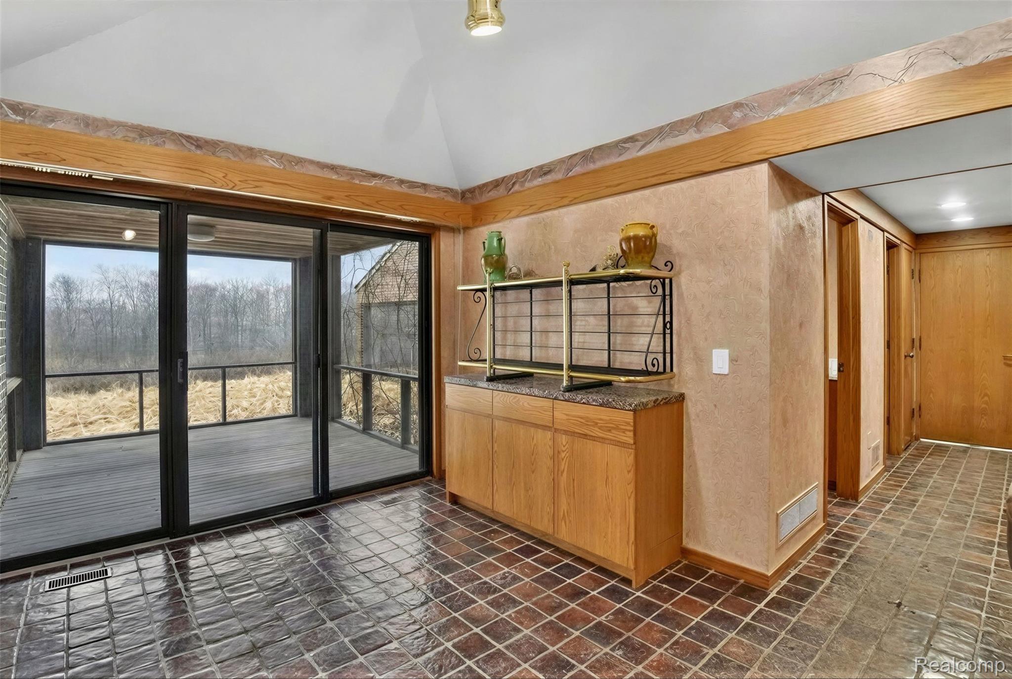 2551 Patterson Lk Road Pinckney, MI 48169 - Photo 35 of 95 Radio Room with gas fireplace