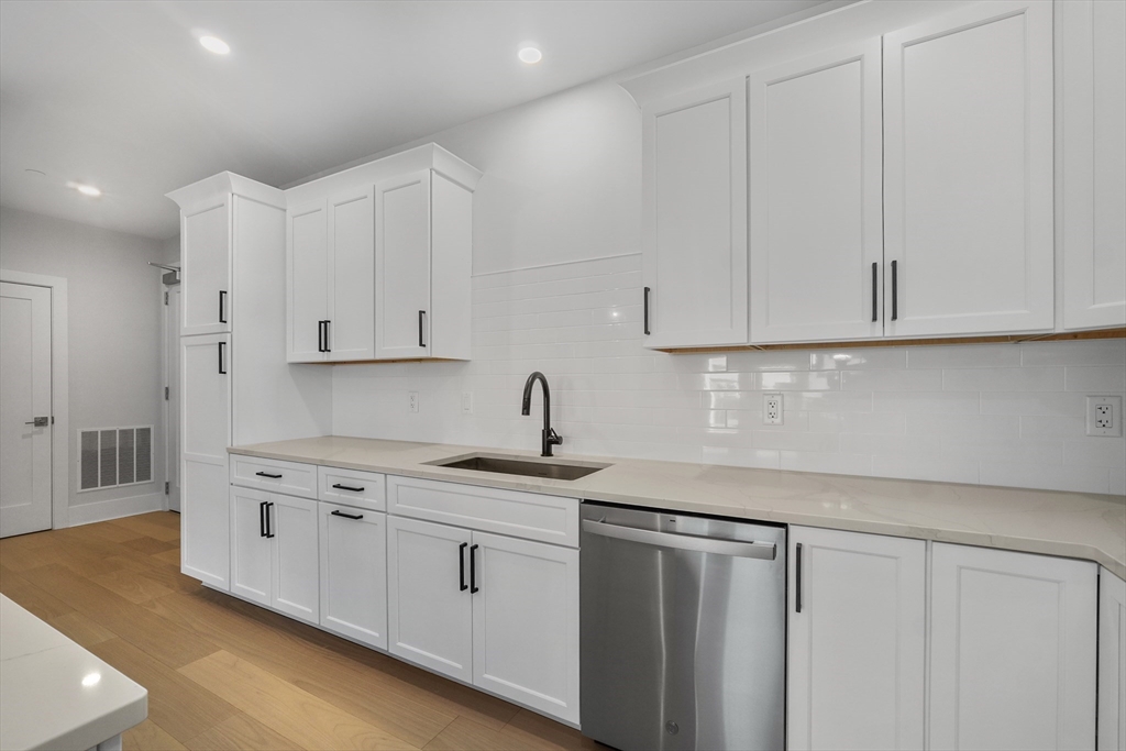 62 Foundry Street, Unit 406 Wakefield, MA 01880 - Photo 4 of 25