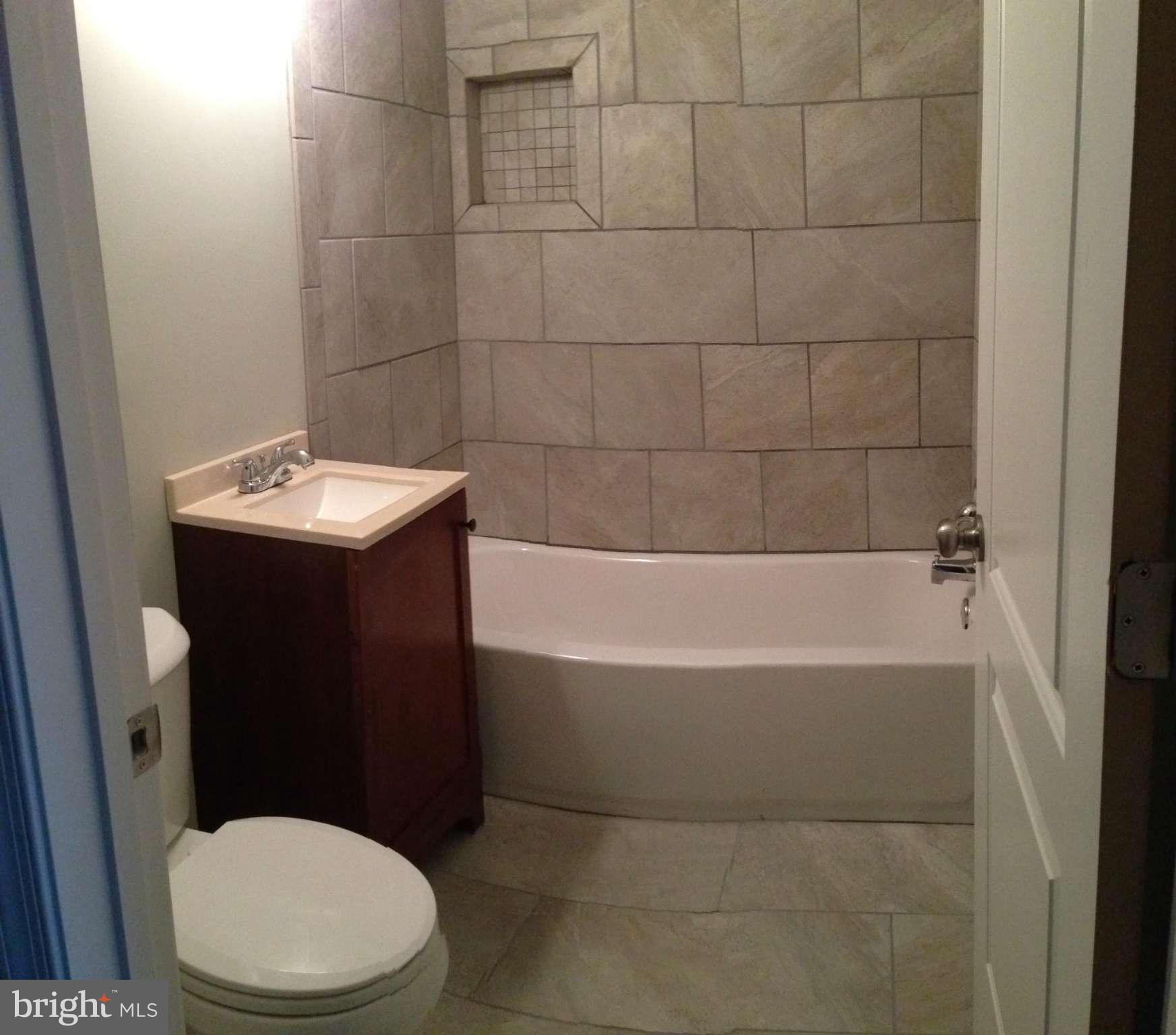 44 East Reed Avenue Alexandria, VA 22305 - Photo 5 of 12 Bath