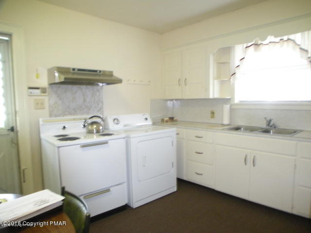 443 Bossardsville Road Stroudsburg, PA 18360 - Photo 29 of 43 a room with sink washer and dryer