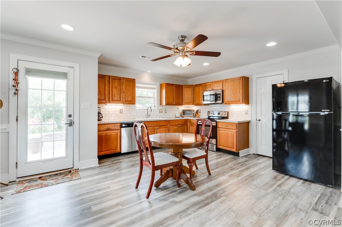 540 Clayville Road Powhatan, VA 23139 - Photo 4 of 42 Open and bright kitchen.