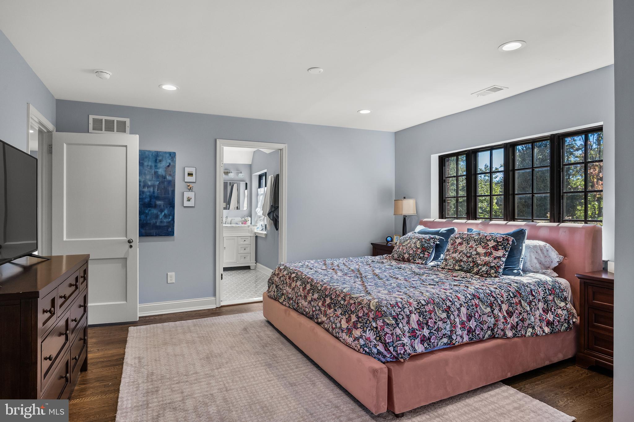 863 Golf View Road Moorestown, NJ 08057 - Photo 12 of 20 a bedroom with a large bed and a flat screen television