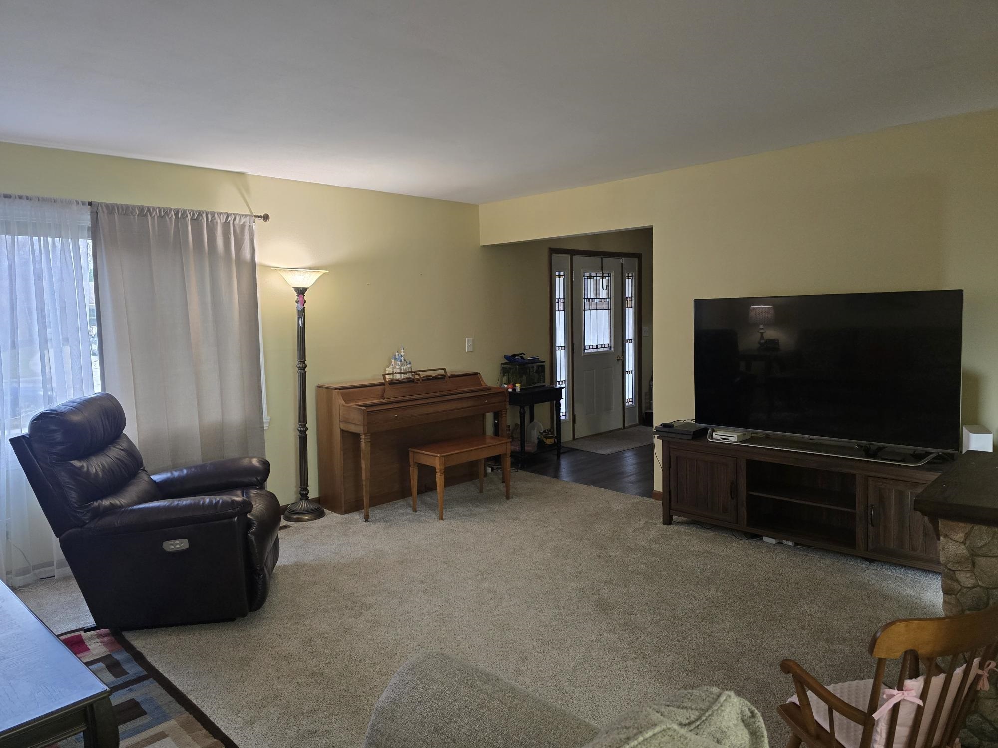 1208 Roxbury Close Rockford, IL 61107 - Photo 7 of 22 a living room with furniture and a flat screen tv