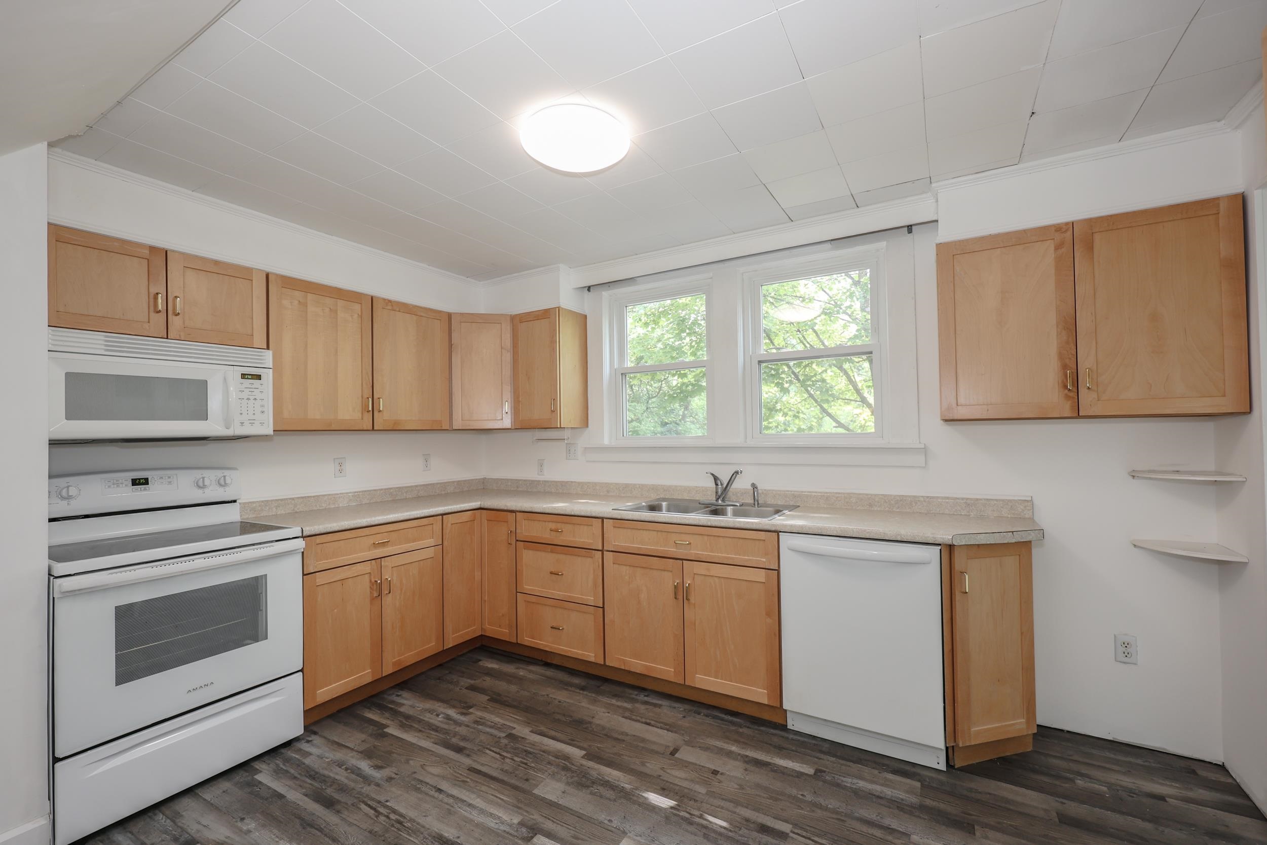 30 Baker Street Hudson, NH 03051 - Photo 2 of 43