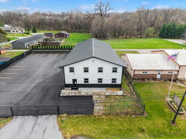 a view of a house with a yard