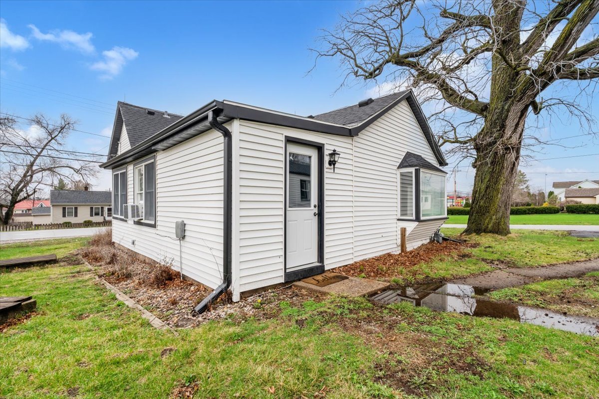 602 2nd Street West Andalusia, IL 61232 - Photo 39 of 71 a view of a house with a yard