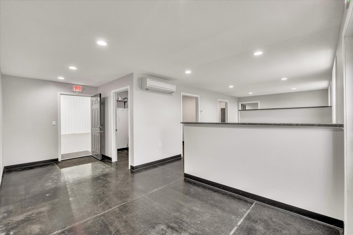 602 2nd Street West Andalusia, IL 61232 - Photo 4 of 71