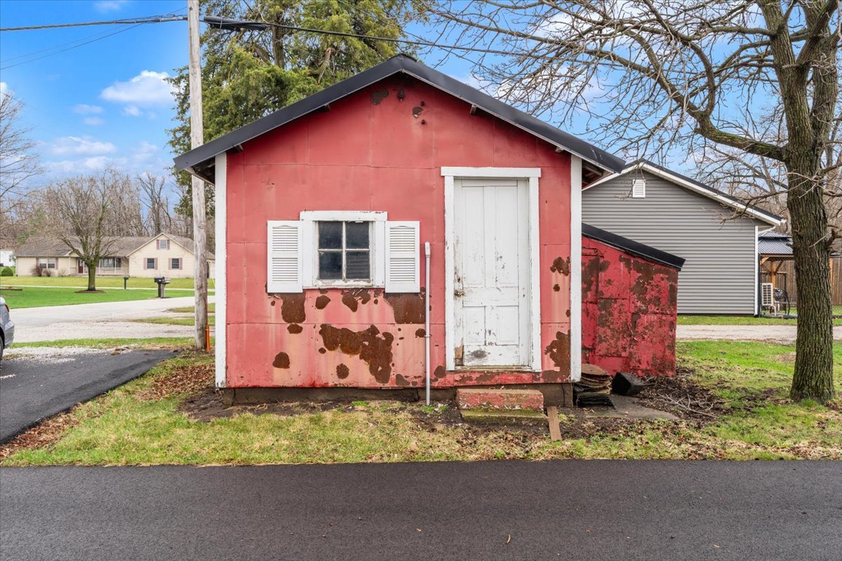 602 2nd Street West Andalusia, IL 61232 - Photo 60 of 71 a front view of house with yard
